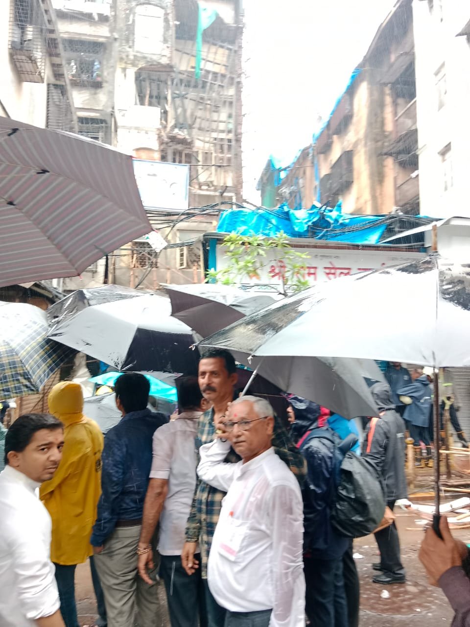 Lokvarta Times | मुंबईच्या काळबादेवी परिसरात गुरूवारी इमारत कोसळली